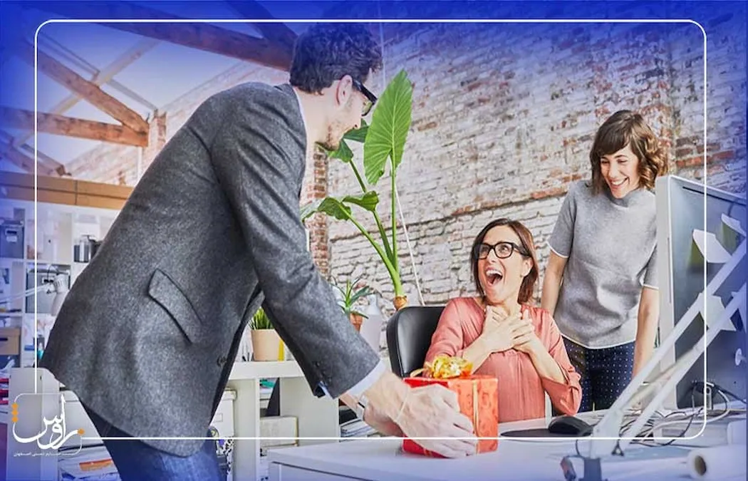 بهترین هدیه روز کارمند | کادو برای کارمندها