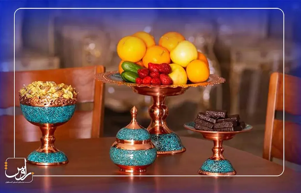 تزئین یلدا با ظروف فیروزه کوبی چه تاثیری بر زیبایی آن دارد؟