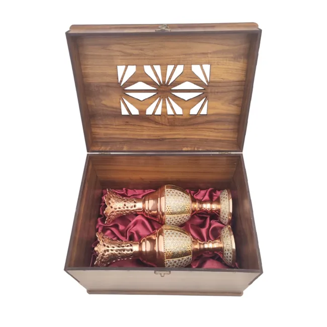 سنبلدان خاتن با جعبه ترمه