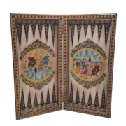 نمای بیرونی صفحه شطرنج خاتم کاری لب گرد طرح بزم با نقاشی مینیاتور دستی و حاشیه تذهیب برند زاوش